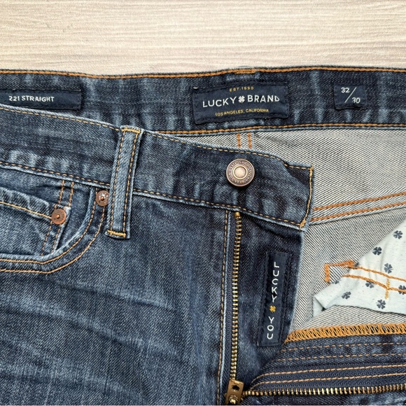 Lucky Brand Blue 221 Straight Jeans Classic Style 32x30 - Picture 2 of 3
